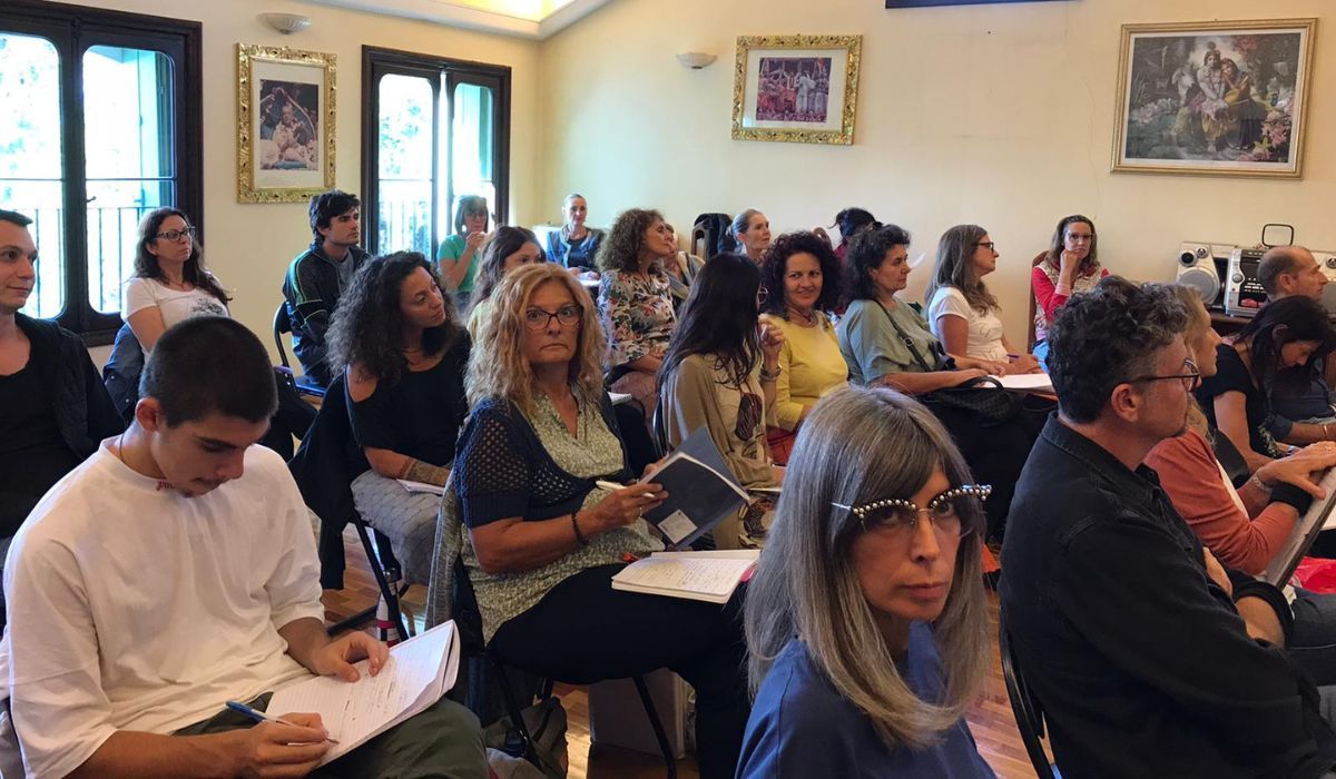 studenti assistono alla lezione del seminario di counseling